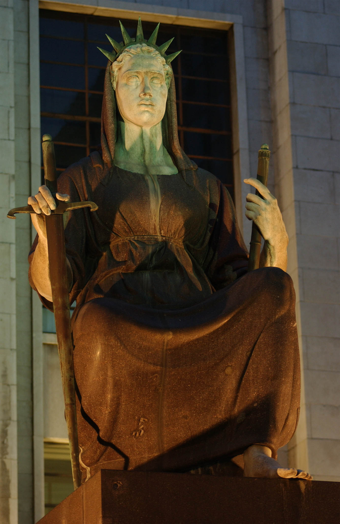 MILANO 2003
PALAZZO DI GIUSTIZIA
NELLA FOTO LA STATUA DELLA GIUSTIZIA
FOTO MARIO ROMANO/AG. ALDO LIVERANI
