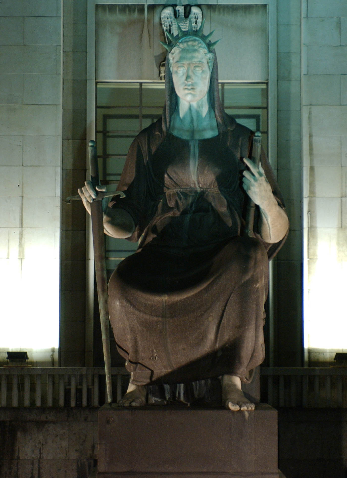MILANO 2003
PALAZZO DI GIUSTIZIA
NELLA FOTO LA STATUA DELLA GIUSTIZIA
FOTO MARIO ROMANO/AG. ALDO LIVERANI